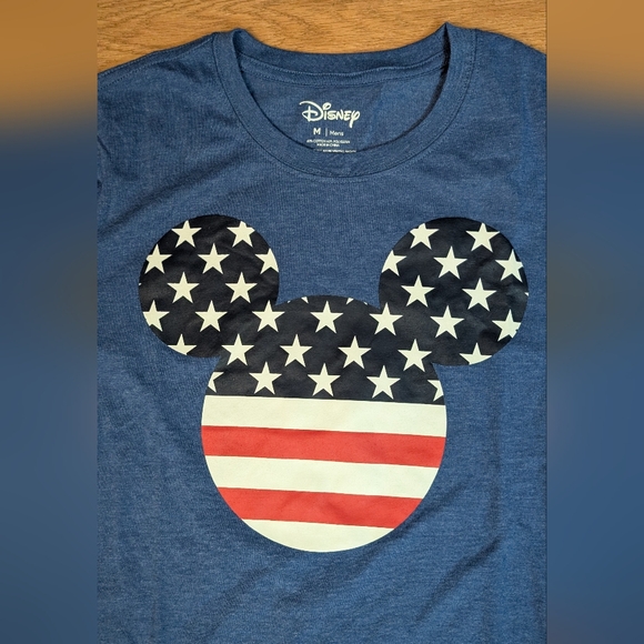 Disney sz M USA Mickey American Flag Shirt nwot - Picture 2 of 2